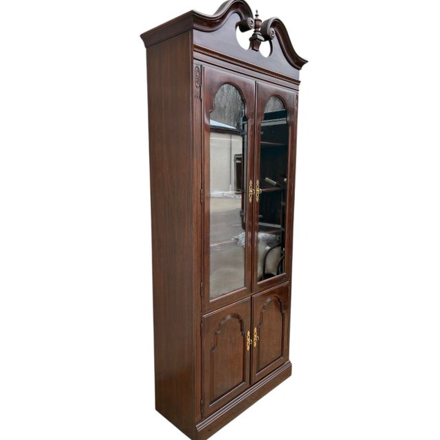1980s Ethan Allen Breakfront Georgian Court Display Cabinet Curio Hutch Chippendale For Sale In Philadelphia - Image 6 of 14