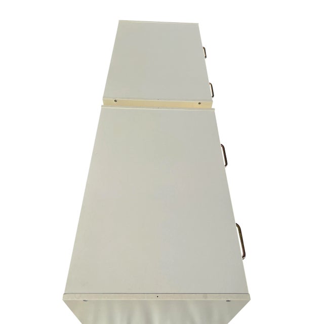 Modern 1970s Vintage Modern Style White Pair of Dressers Chest of Drawers With Brass Hardware - Set of 2 For Sale - Image 3 of 8