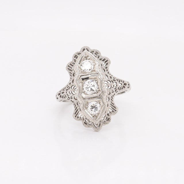 1930s Antique Art Deco 14k White Gold & Three-Stone Diamond Filigree Ring For Sale - Image 5 of 10