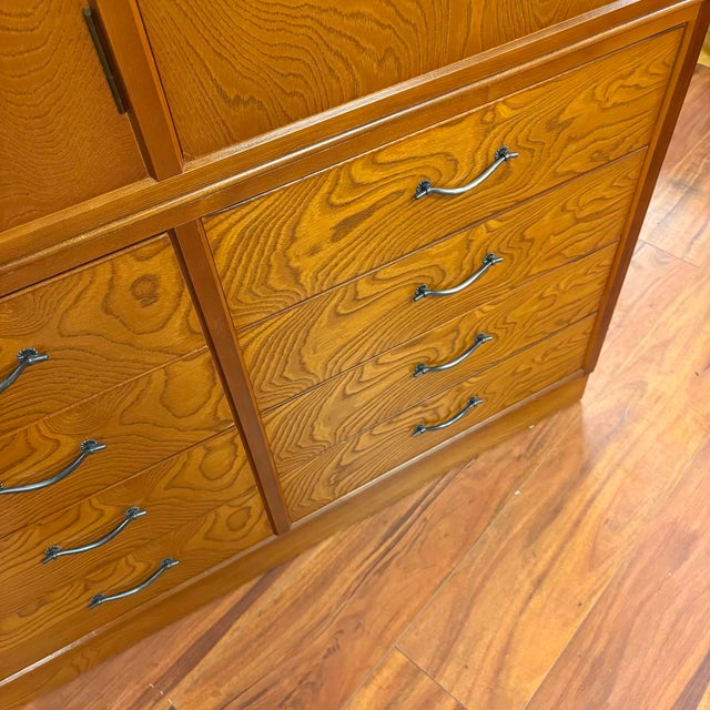 1980s Large 1980s Japanese Tansu Chest Cabinet With Beautifully Figured Wood For Sale - Image 5 of 18