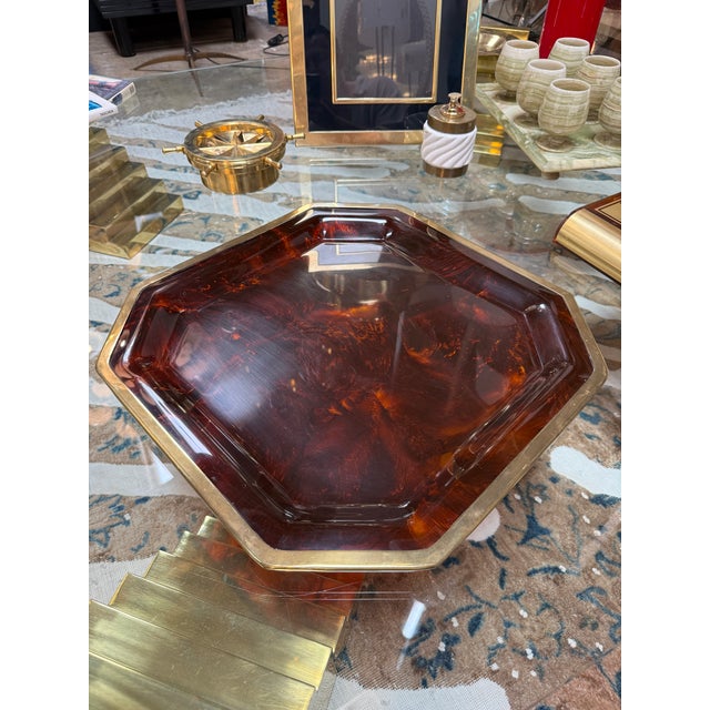 1970s Vintage Octagonal Tortoiseshell-Style Serving Tray With Brass-Tone Rim For Sale - Image 5 of 6