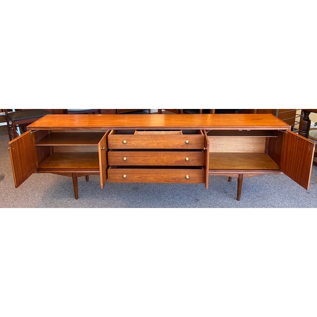Mid 20th Century European Mid Century Modern Teak Credenza by Everest of Long Eaton, Nottingham, Uk c.1960 For Sale - Image 5 of 9