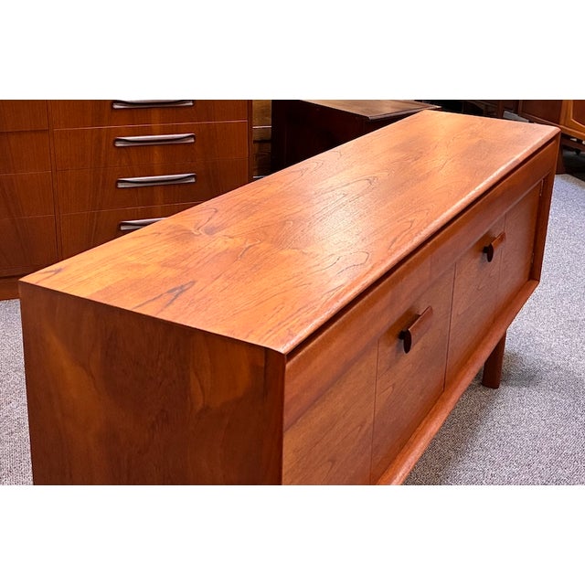 European Mid Century Modern Teak Credenza with Accordion Doors by White & Newton, UK c.1960 Beautiful Credenza, Full Width...
