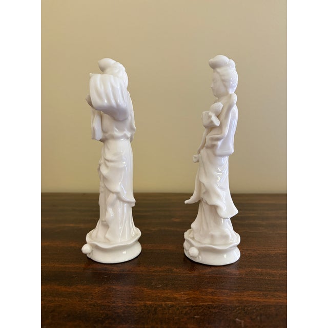 Chinoiserie Mid-20th Century Blanc De Chine Porcelain Figures of Quan Yin, Pair For Sale - Image 3 of 8
