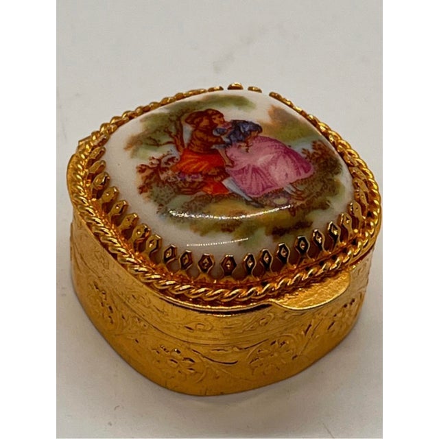Vintage Italian Porcellane Limoges Pill Box Gold Florentine Fragonard Courting For Sale - Image 12 of 12