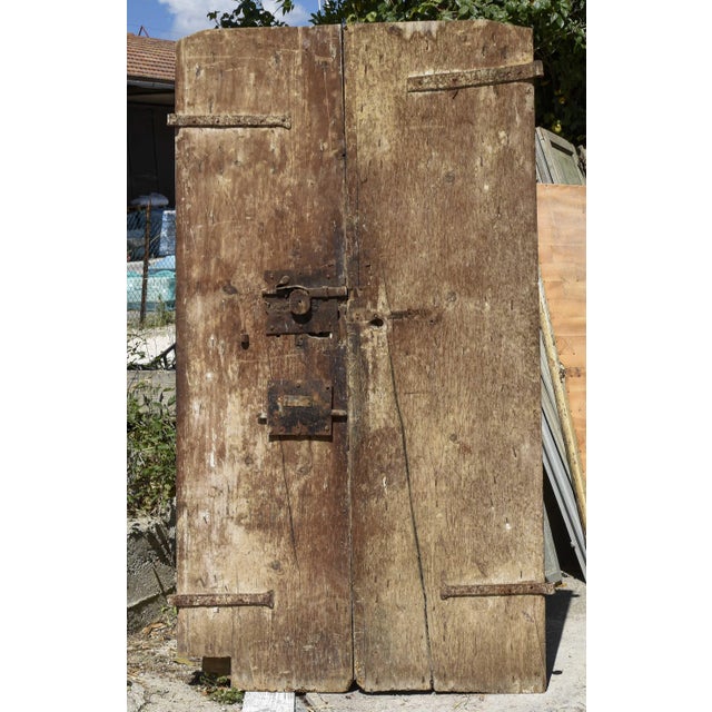 Gates spruce with two doors Italy late period beginning 500 600 with 4 front panels and back smooth, full as in the photo...