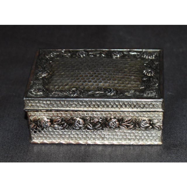 Victorian Vintage Silver Plate Trinket Jewelry Box Ornate Rose Floral Honeycomb Casket For Sale - Image 3 of 14