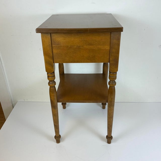 1970s Vintage Ethan Allen Americana Traditional Heirloom Nutmeg Maple Side Table by Baumritter For Sale - Image 13 of 14