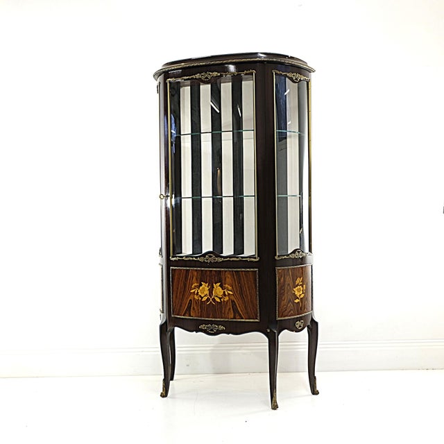 1950s Louis XV / Louis XVI Style Display Cabinet, 1950s For Sale - Image 5 of 9