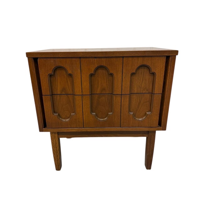 Mid-Century Modern Walnut 2-Drawer Walnut Nightstands - Set of 2 For Sale - Image 4 of 7