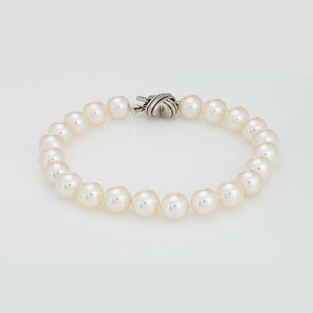 Tiffany and Co. Mid 20th Century Tiffany & Co 7.5mm Pearl Bracelet Signature 18k White Gold X Clasp Estate For Sale - Image 4 of 6