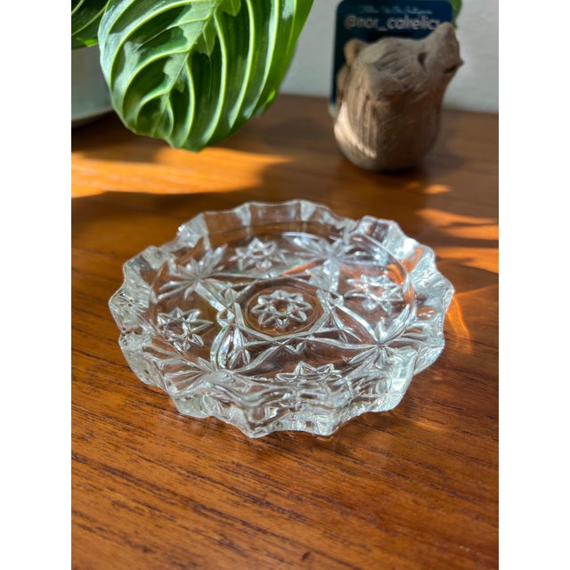 1940s Vintage Anchor Hocking Early American Press Cut Early Starburst Crystal 4 Slot Ashtray For Sale - Image 5 of 7