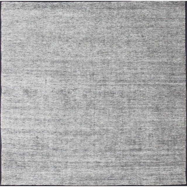 Square Modern Rug in Solid White Color With Distressed Pile and Charcoal Weft For Sale - Image 13 of 13
