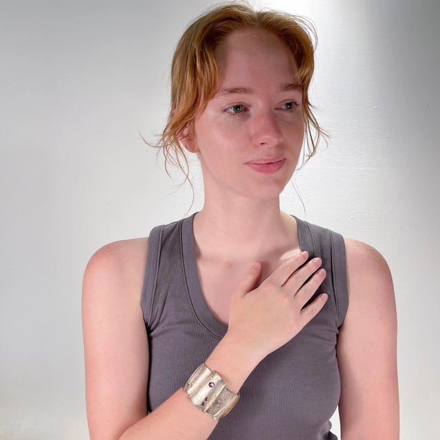 Mid 20th Century Vintage Modernist Silver, Gold, & Amethyst Cuff Bracelet Attributed to Enid Kaplan For Sale - Image 5 of 12