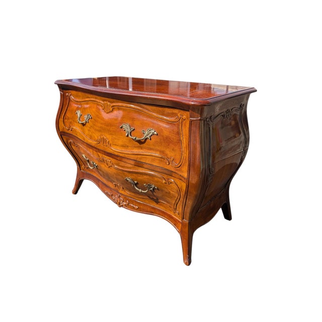 French Provincial Pair of Vintage Henredon Louis XV Bombé Walnut Chests / Oversized Nightstands For Sale - Image 3 of 10