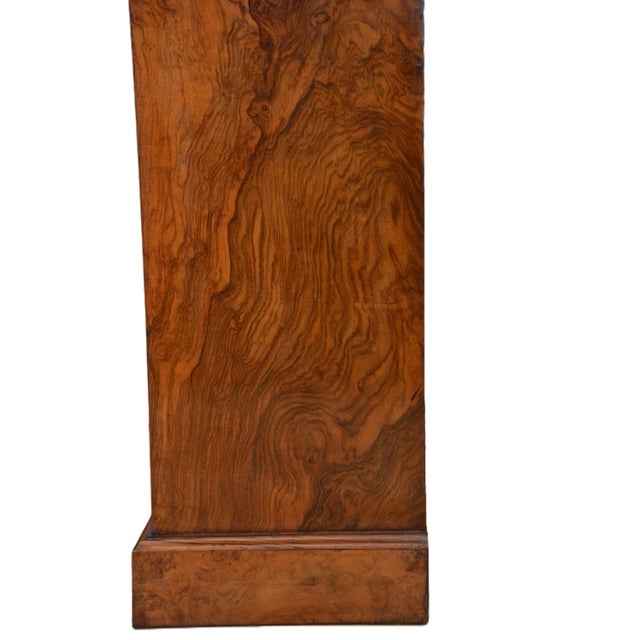 English Victorian Bookcase in Figured Walnut, 1870 For Sale - Image 17 of 18