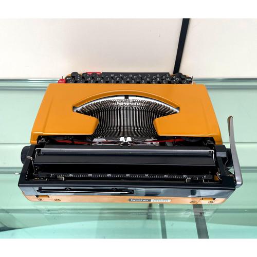 Yellow Deluxe 250TR Typewriter with Case from Brother, 1970s For Sale - Image 9 of 13