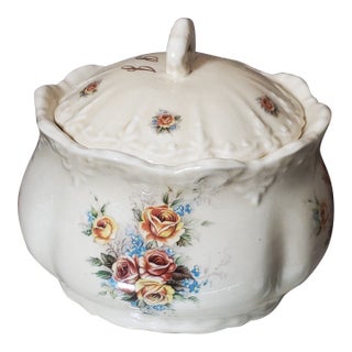 1960s Ratauds, Covered Vegetable Serving Dish - England - Vanilla White With Roses For Sale