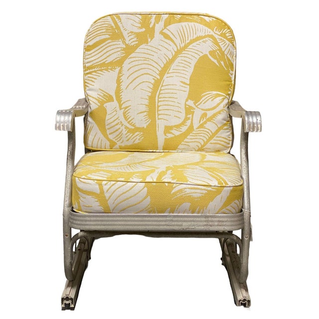 Post-war outdoor patio aluminum lounge chair with speed armrest and "ski" legs. This Mid-century patio/outdoor lounge...