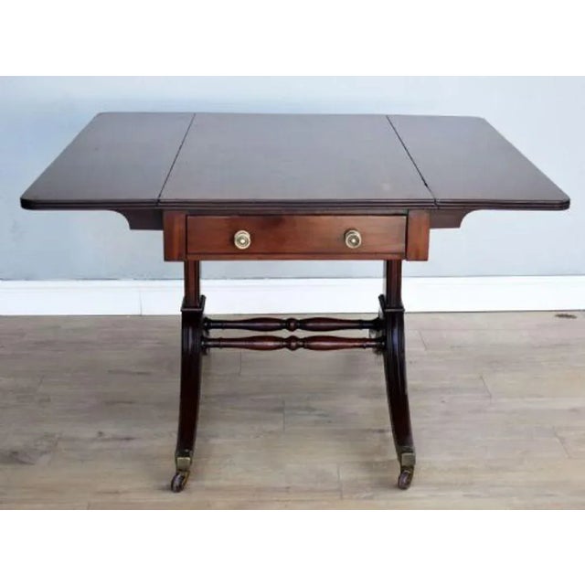 Hollywood Regency Regency Pembroke Table in Mahogany, 1820 For Sale - Image 3 of 9