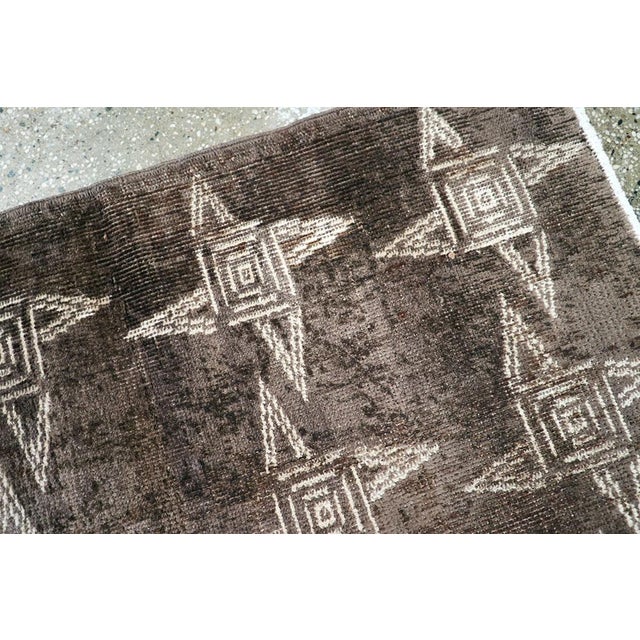 Textile Galerie Shabab Collection Mid-20th Century Turkish Anatolian Rug For Sale - Image 7 of 9