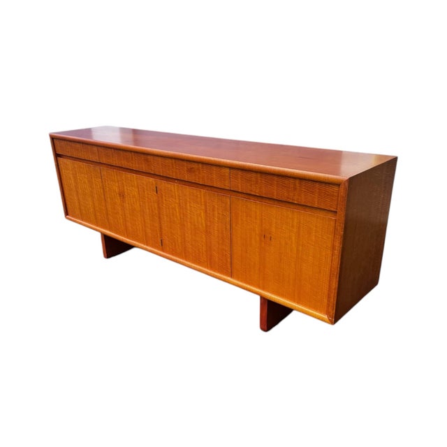 Mid-Century Modern Gordon Russell LTD-Edition Mahogany Sideboard Credenza 1973 For Sale - Image 3 of 10
