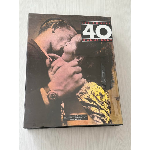 Illustration “Les Années 40” D’ Ann Bony For Sale - Image 3 of 12