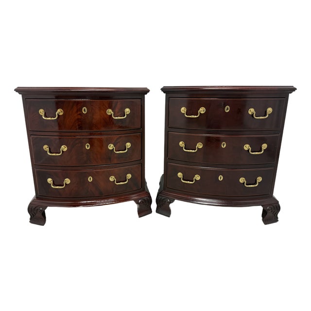 Thomasville Mahogany Chippendale Three-Drawer Nightstands Bedside Chests - Pair For Sale