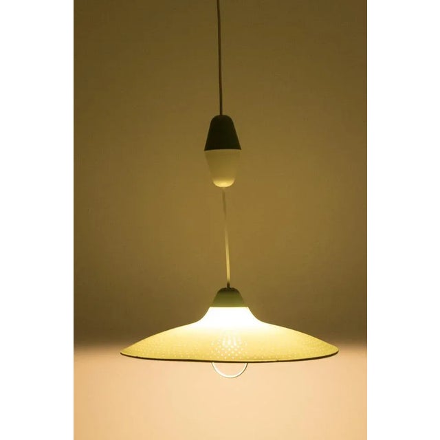 A fantastic vintage pendant light from the 1950s made of mint green plastic. Unfortunately the cartol no longer works but...