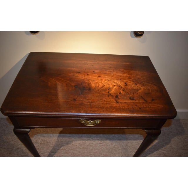 Queen Anne 18th Century English Walnut Early Georgian or Queen Anne Side Table For Sale - Image 3 of 7