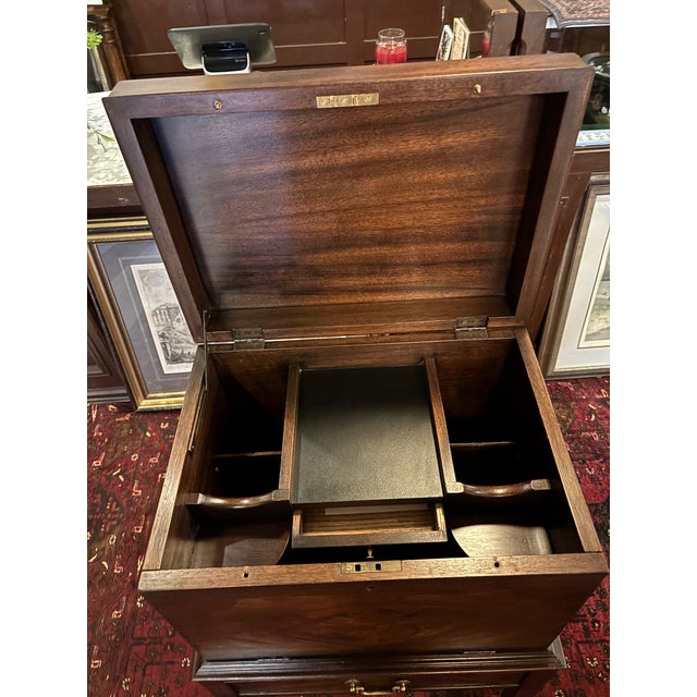 Henkel Harris 1960s Henkel Harris Solid Mahogany Federal Style Liquor Cabinet / Cellarette [Lj] For Sale - Image 4 of 9
