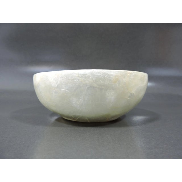 Traditional 1980s Vintage Philippine White Capiz Shell Serving Bowls or Dishes - Set of 4 For Sale - Image 3 of 5