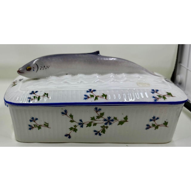 Late 19th Century Antique Victorian French Porcelain Covered Sardine Dish With Delicate Hand-Painted Cornflower Pattern For Sale - Image 5 of 12