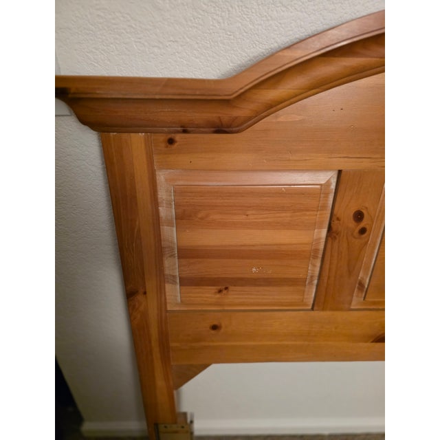 Vintage Broyhill Fontana Honey Oak Queen Bed | One-Owner | Excellent Condition For Sale - Image 13 of 16