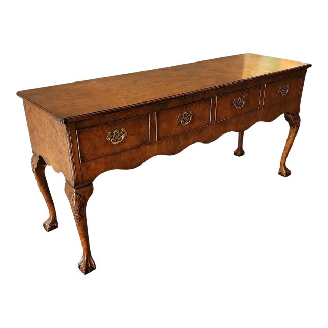 Burled Elm Queen Anne Style 4 Drawer Dining Room / Entrance Way Sideboard Cabinet, C1980s For Sale