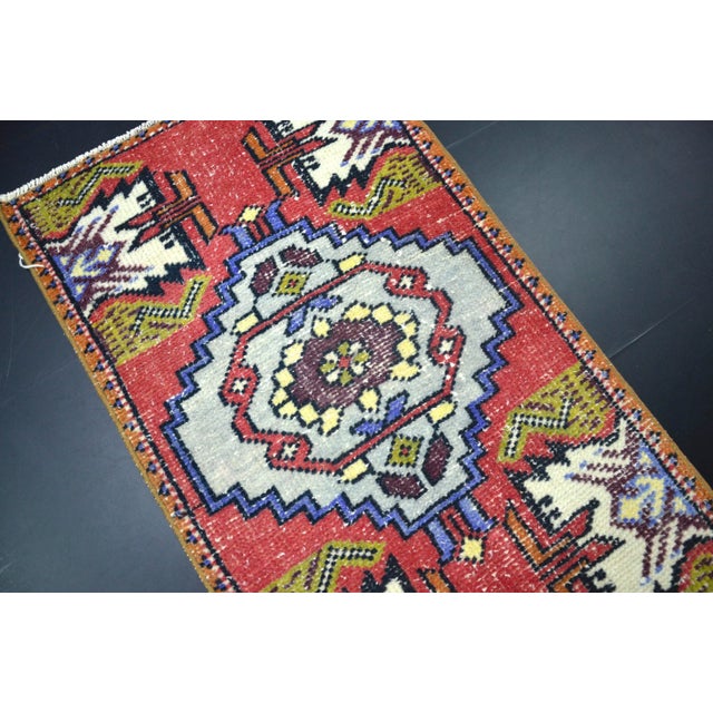 1960s Boho Turkish Handmade Wool Red Small Rug For Sale - Image 5 of 6