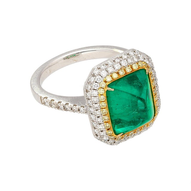 Contemporary 4.49 Carat Sugarloaf Cabochon Cut Colombian Emerald and Diamond Halo Ring in 18k, Size 6.75 For Sale - Image 3 of 10