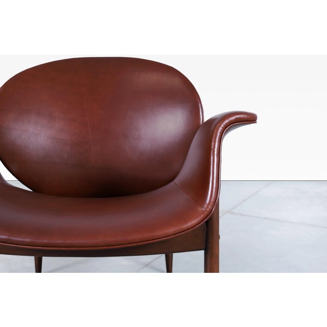 Oxblood Red 1960s Vintage Leather and Walnut "Swan" Lounge Chairs by Arthur Umanoff - Set of 2 For Sale - Image 8 of 12