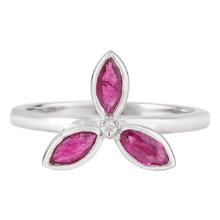 Contemporary Minimalist Natural Ruby Three Leaf Clover Ring in Sterling Silver, Size 6.5 For Sale