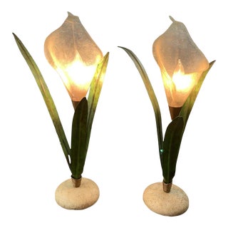 Pair of Mid-Century Modern Fiberglass and Metal Calla Lily Lamps For Sale