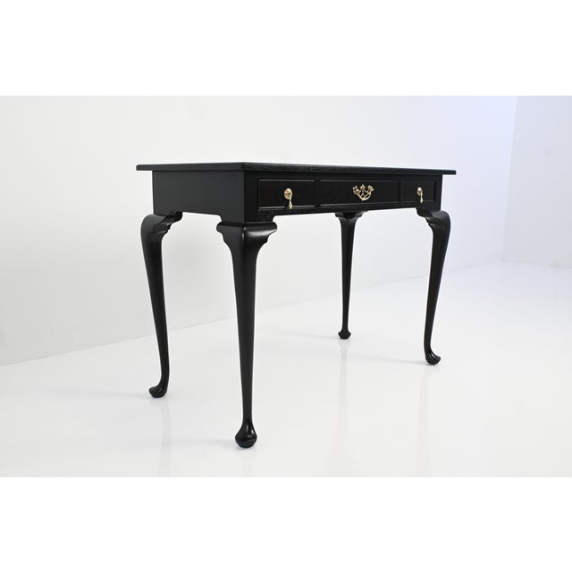Queen Anne Kittinger Ebonized Mahogany & Burl Wood Writing Desk / Console | Newly Refinished For Sale - Image 3 of 15