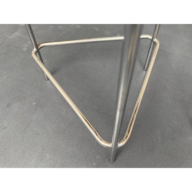 1960s High Dot Bar Stools by Arne Jacobsen for Fritz Hansen, Denmark, 1968, Set of 3 For Sale - Image 5 of 8