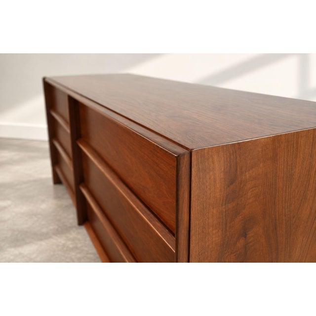 t.h. Robsjohn-Gibbings Thin-Line Walnut Dresser, C. 1950s For Sale - Image 9 of 11