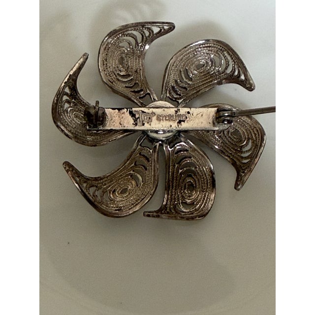 Vintage Costume Pin Brooch Featuring an Intrinsic Flower With a Cannetille Gemstone at the Center, Made From Sterling Silver For Sale - Image 4 of 4