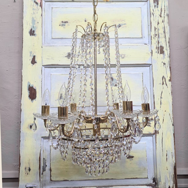 Vintage Brass & Crystal Wedding Cake Chandelier – Waterfall Tiered 5-Light Regency Pendant For Sale - Image 6 of 14