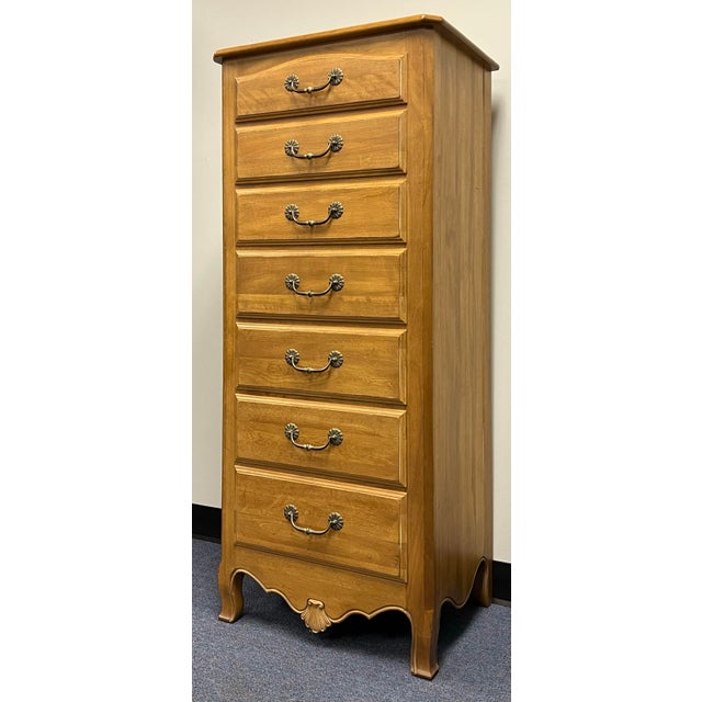 Made in the USA solid maple and birch lingerie chest by Ethan Allen from their Coutnry French Collection. Seven dovetailed...