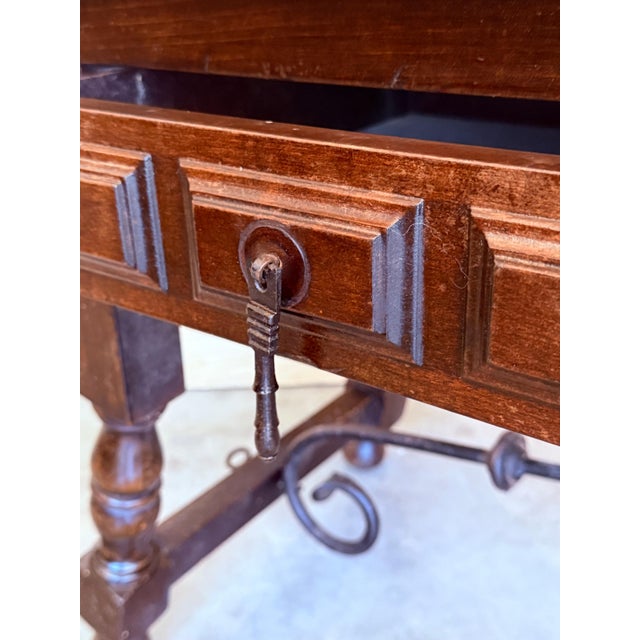Early 20th Century Spanish rectangular coffee table with turned legs and four drawers For Sale - Image 14 of 18