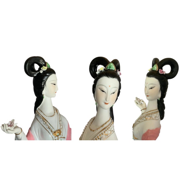 ASian Porcelain Vase and Deity Sculpture - A Set For Sale - Image 14 of 18