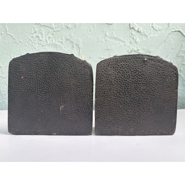 Vintage Cast Iron “The Angelus” Bookends After Jean-François Millet – Pair With Original Bronzed Finish For Sale In Orlando - Image 6 of 8