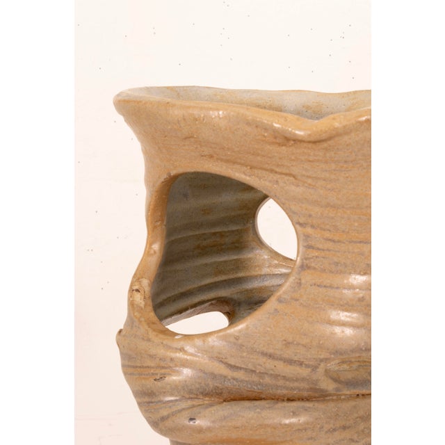 Traditional Joanna Price Signed Mid Century Tall Biomorphic Beige Ikebana Ceramic Vase For Sale - Image 3 of 7
